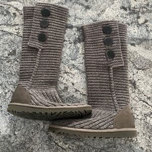 UGG Women's Classic Cardy - Size 6